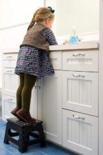 MINI FOLDABLE BABY STOOL - Image 6