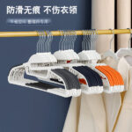 PLASTIC FLEXIBLE CLOTHES HANGER - Image 4