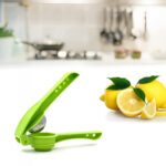 PLASTIC LEMON SQUEEZER