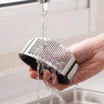 STEEL GARLIC PRESS WITH HANDLE - Image 4