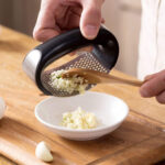 STEEL GARLIC PRESS WITH HANDLE - Image 5